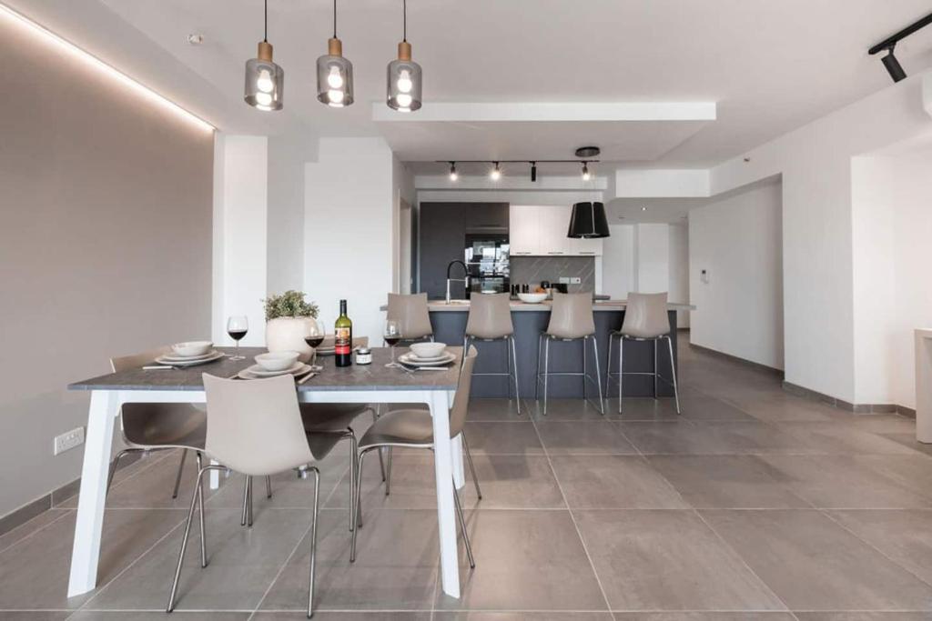 Offshore Suites Modern Studio in Paceville