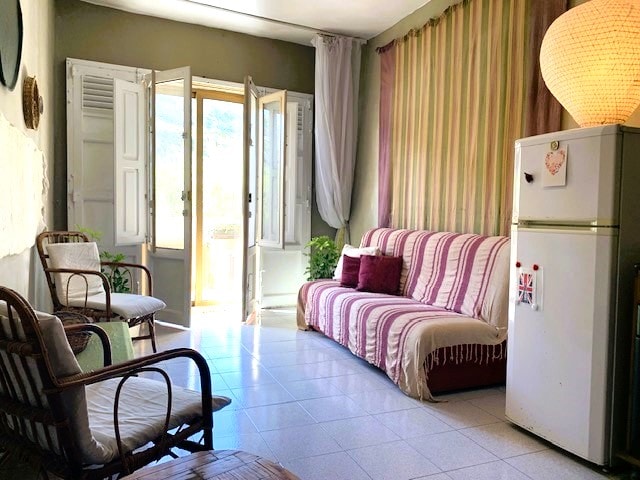 Bright Beachside Pad Xlendi Bay