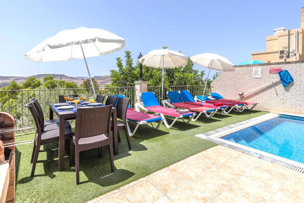 Ta Guljetta Villa Sleeps 8 with Pool