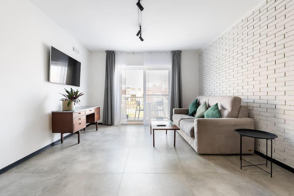 Stay-Sliema centrally located retro one bedroom