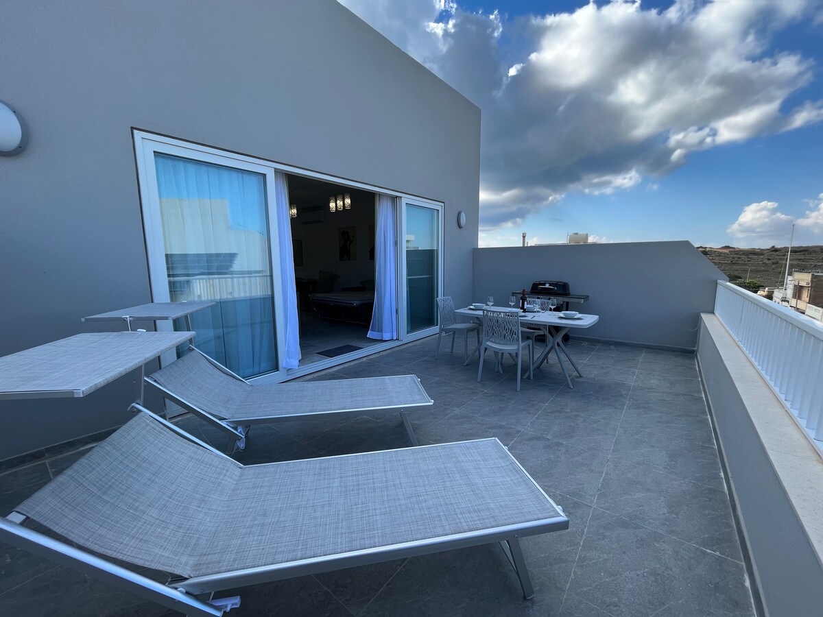Lovely 1 Bedroom Penthouse with Terrence in Malta