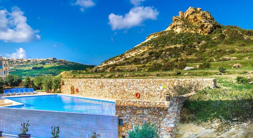 Holiday Apartment With Pool