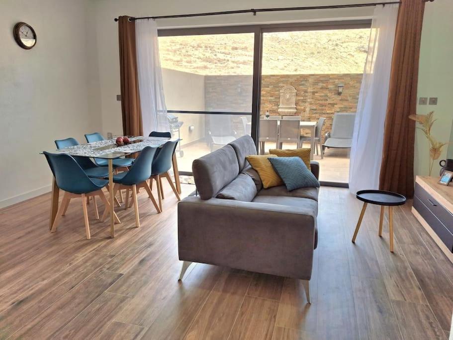 Water Lily Oasis Courtyard - 5min Walk to Beach