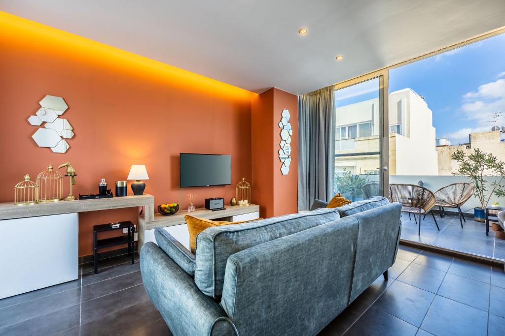 Vibrant Penthouse with Terrace St Julians Sleeps 4