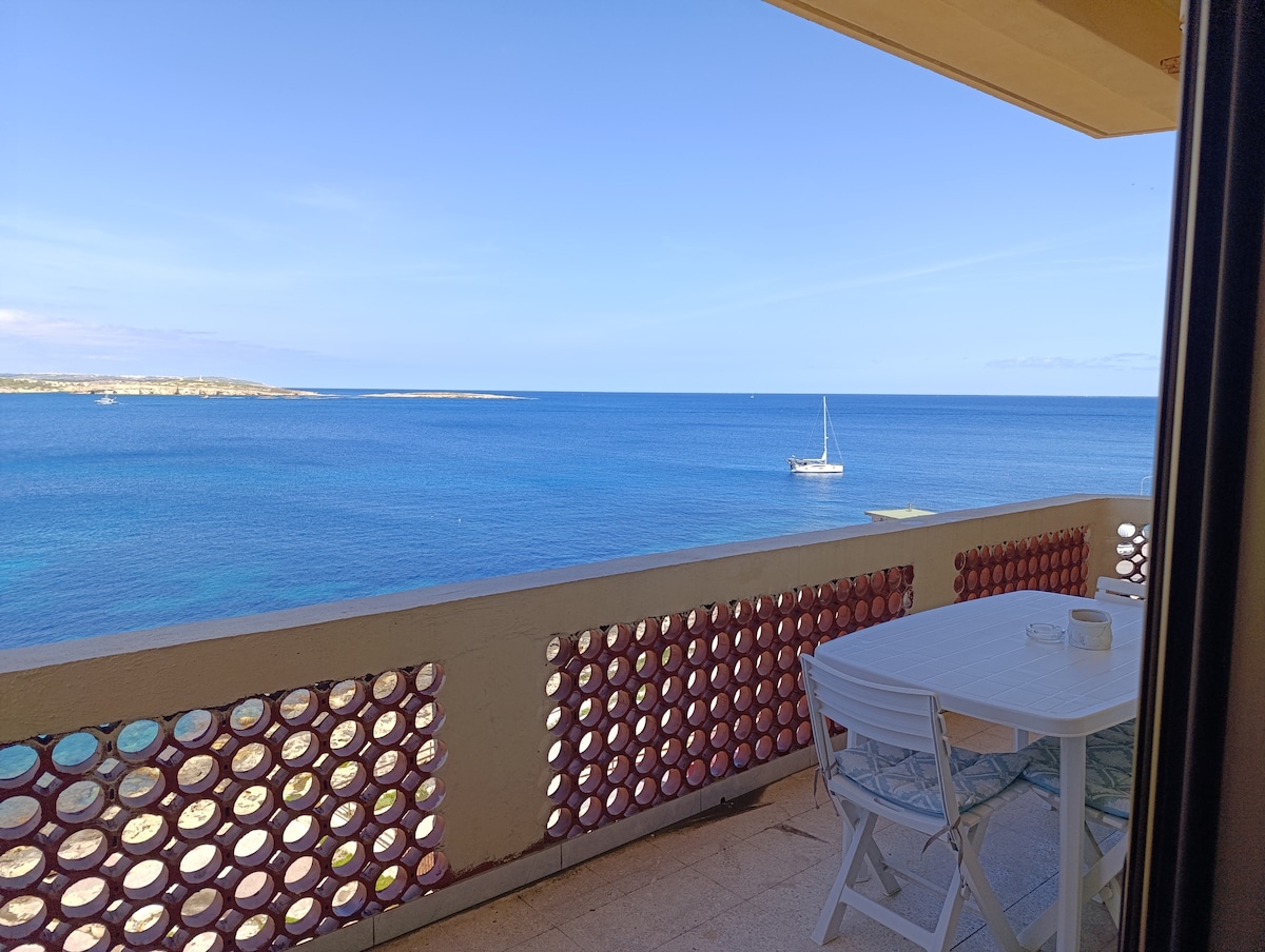 Bugibba Sea & Sunset view Top floor apartment