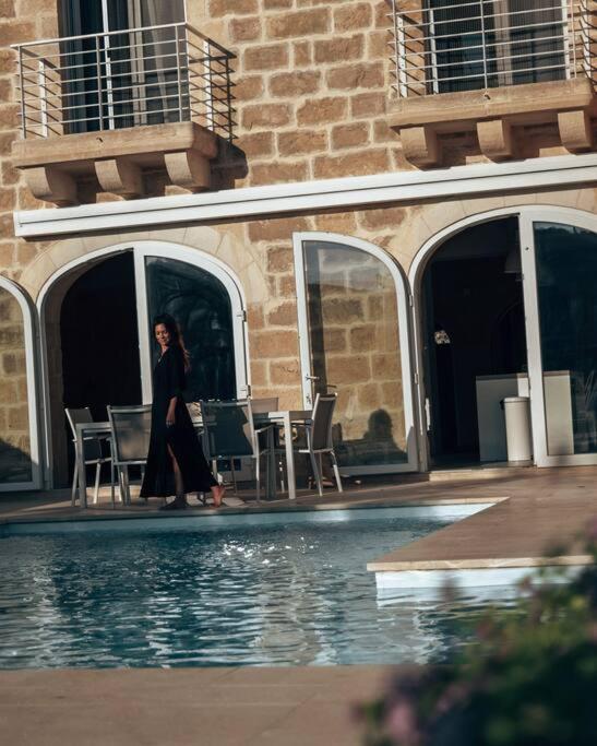 Blissful 4-bedroom villa with pool