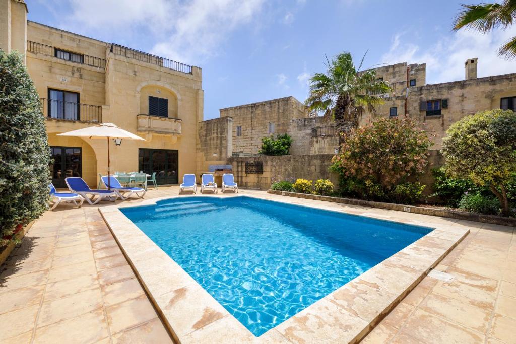 Dar ta' Lonza Villa with Private Pool