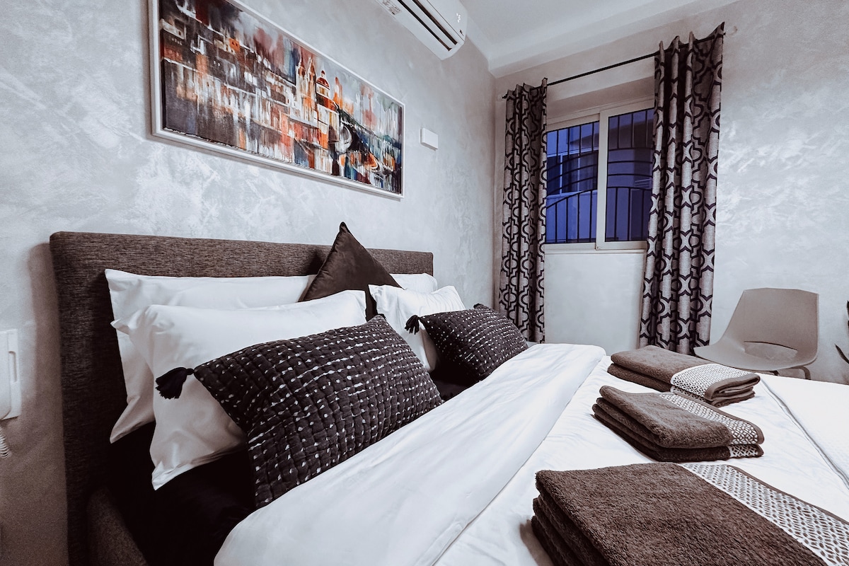 Sereno - Luxury Apartment w/Hot Tub by St Julian's