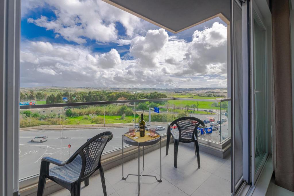 New Spacious Apartment 3 Bdr 2 Bth Balcony 7