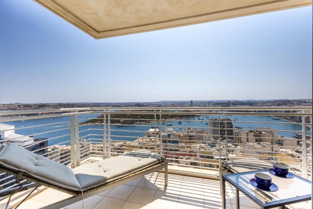 16th Floor with Pool & 180 Sea Views by QuickTrips
