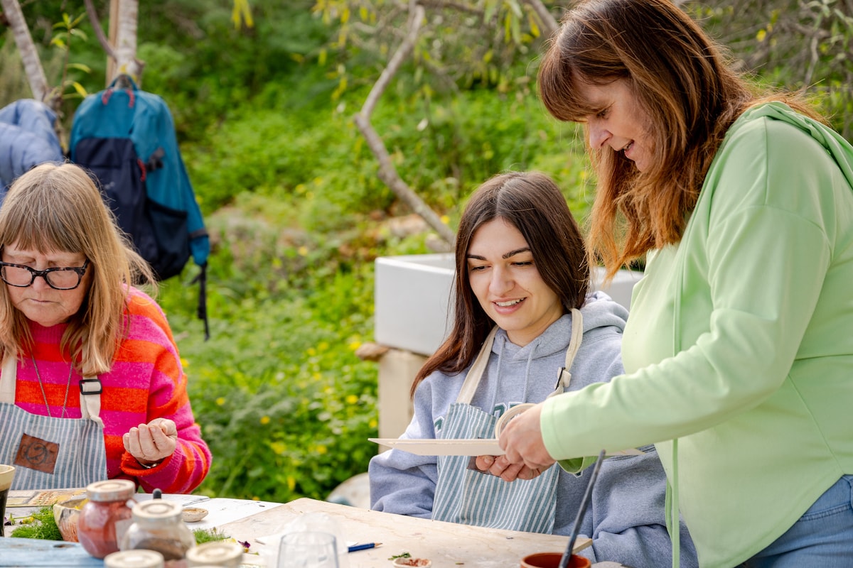 Painting with natural pigments