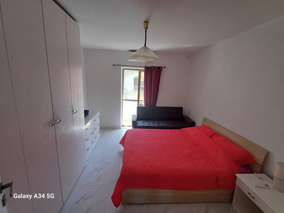 Qawra, mediterranean court