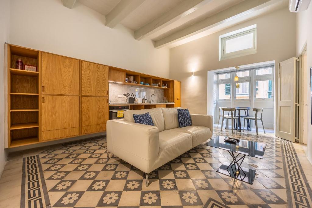 Valletta Collection No 52