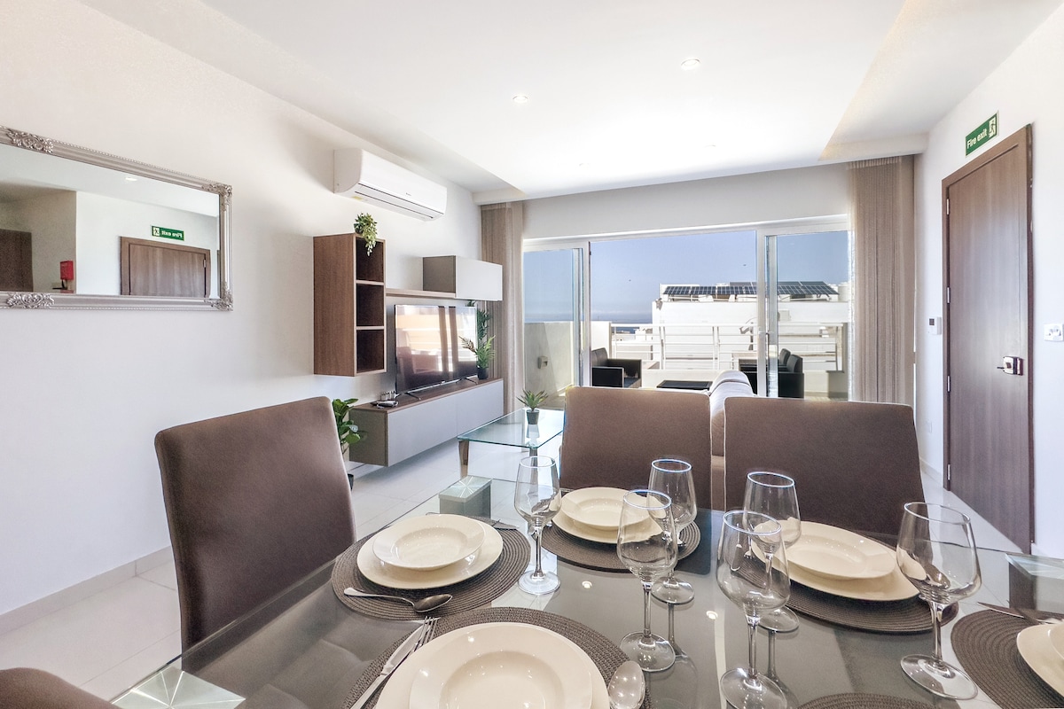 Penthouse with Sea & Country views, near Beaches