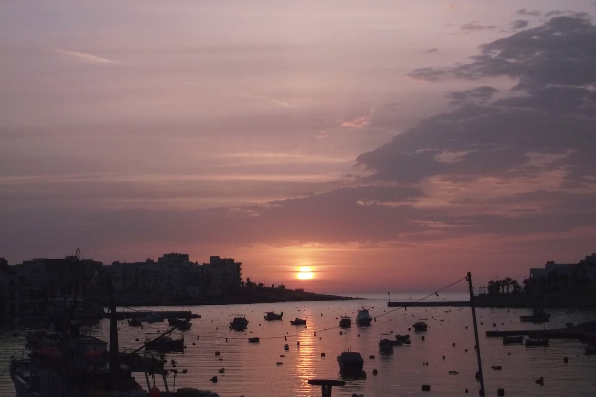 Sea Front Town Centre 8