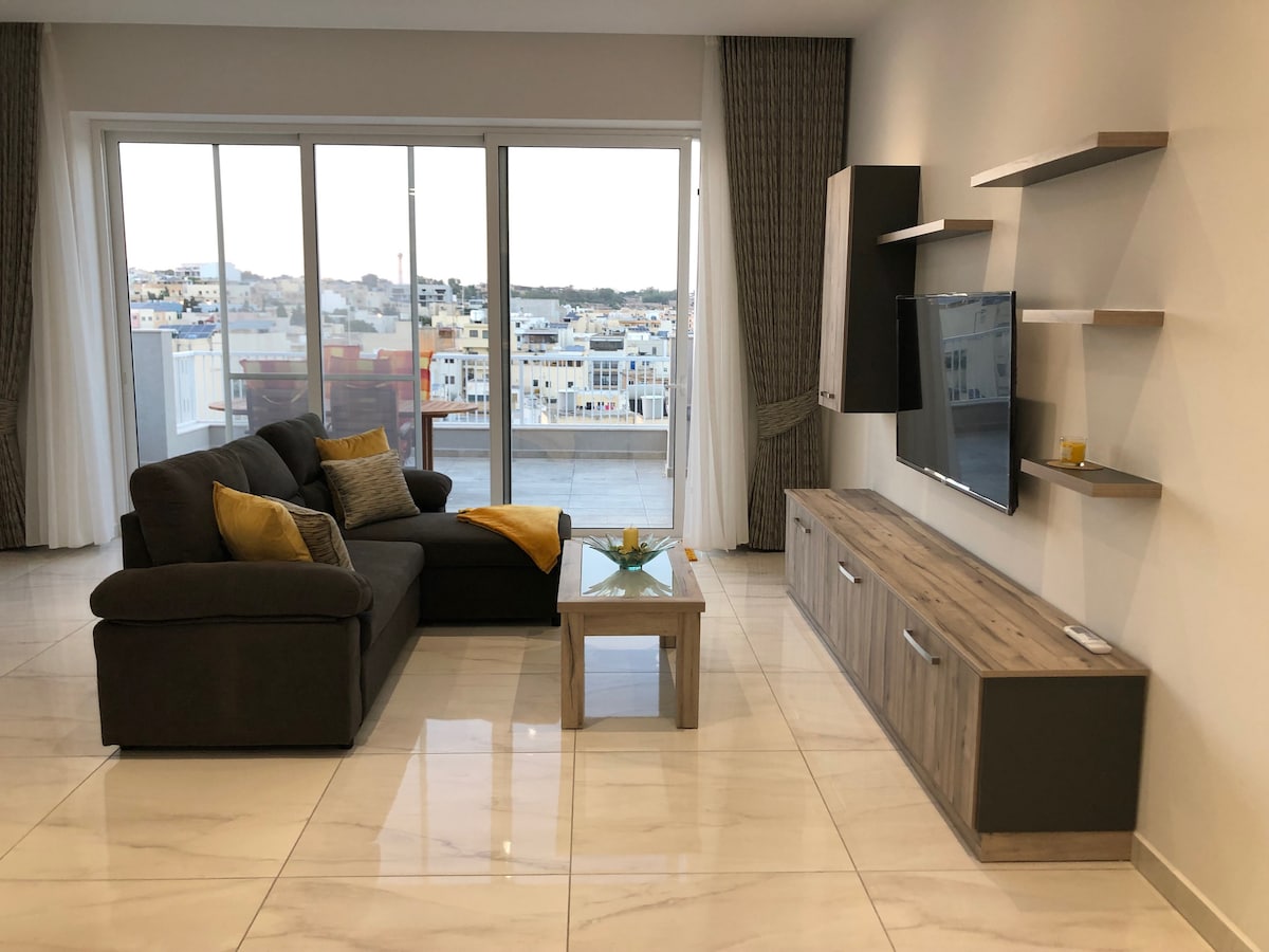 Capricorn Penthouse (Sea and Church Views)