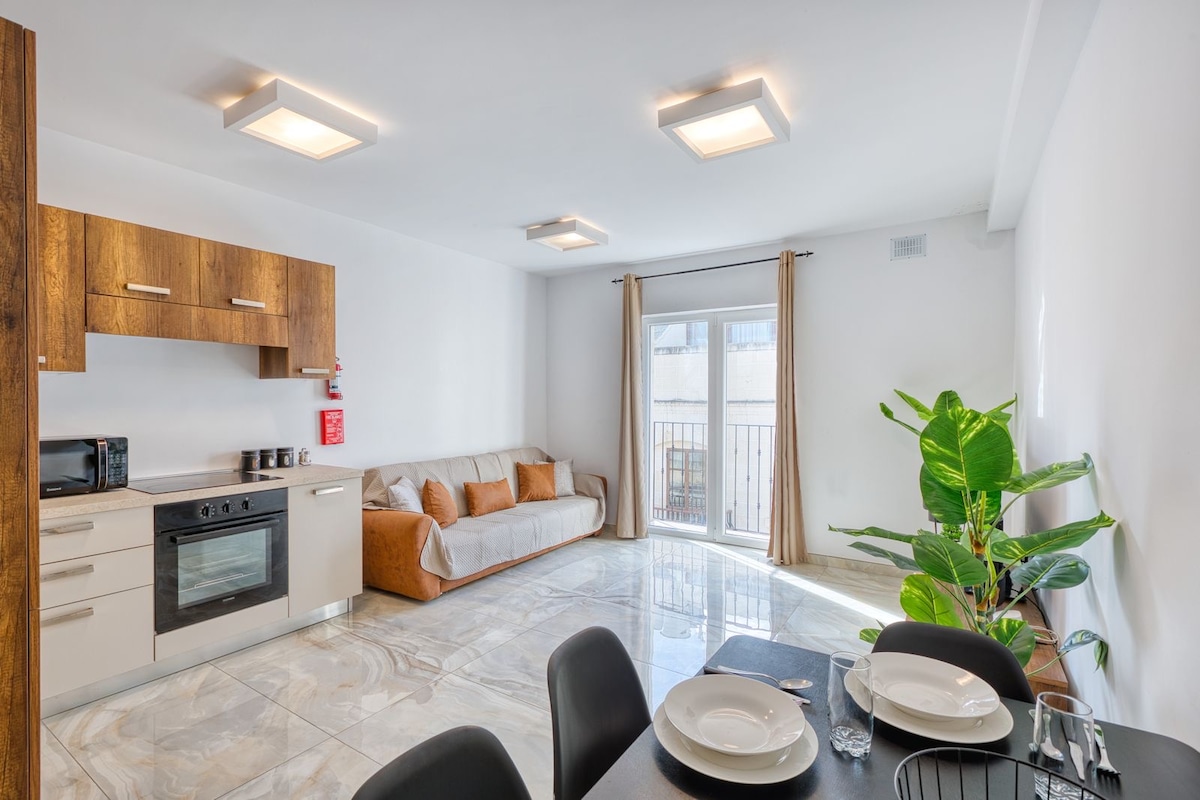 Thirtynine Sunlit Stay, very close to Balluta Bay,