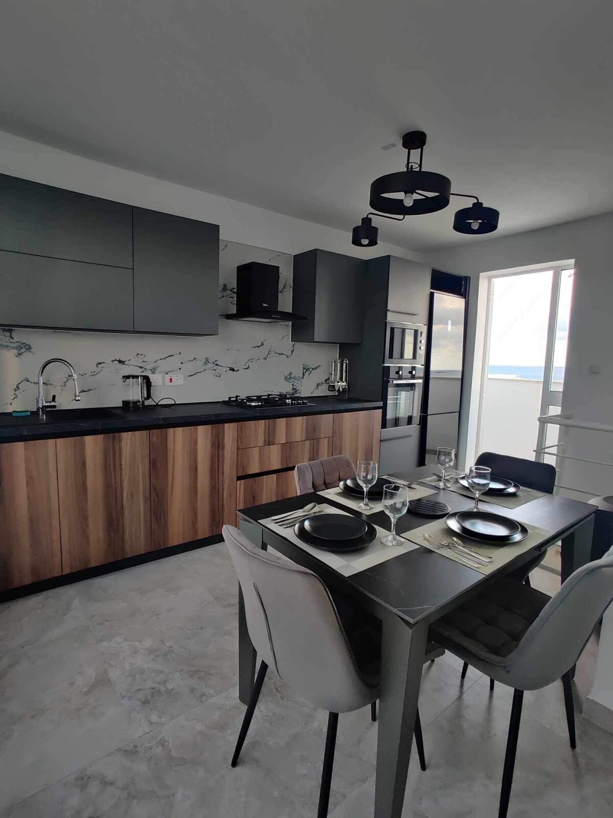 Sea Breeze Duplex Penthouse with distance Seaview