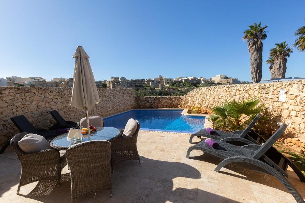 Stunning 4 bedrooms House with views in Gozo