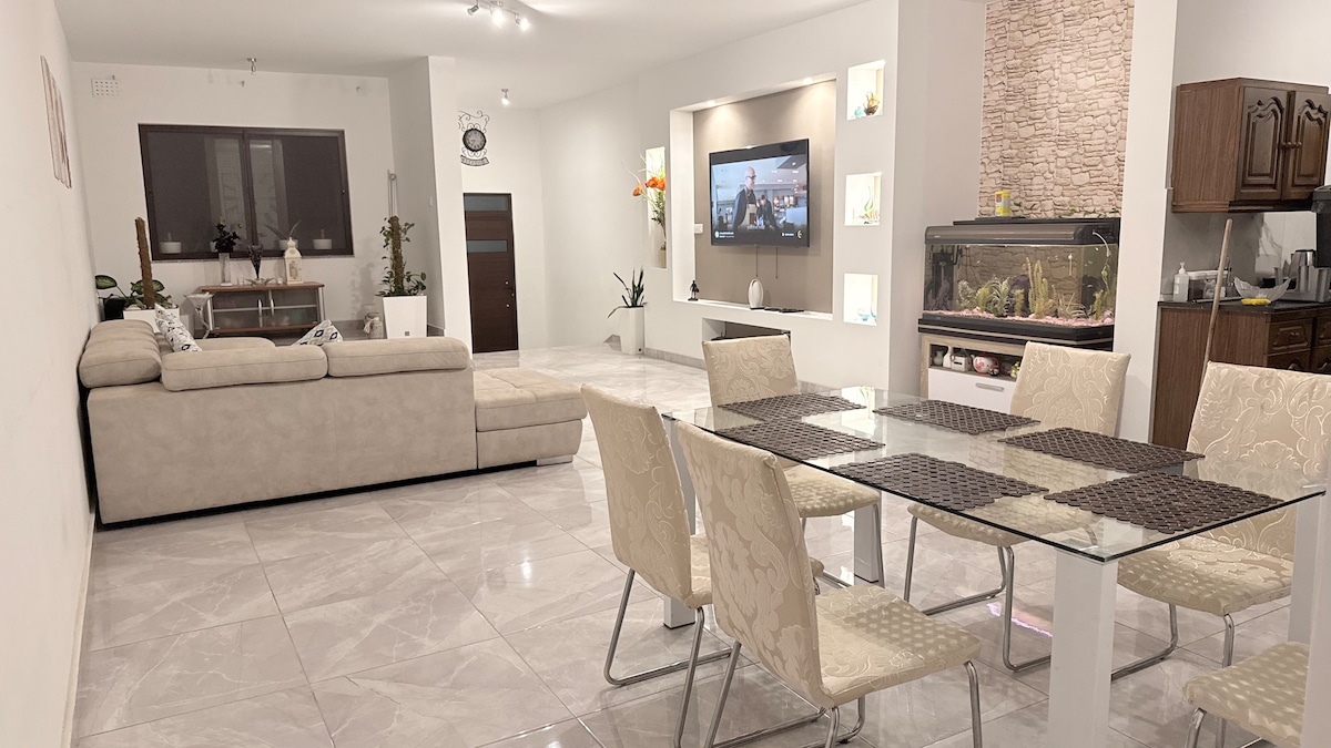 Golden Bay room hideaway 2