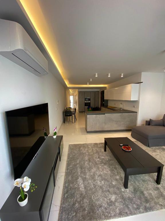 Tigné Sliema Three Bedrooms Apartment