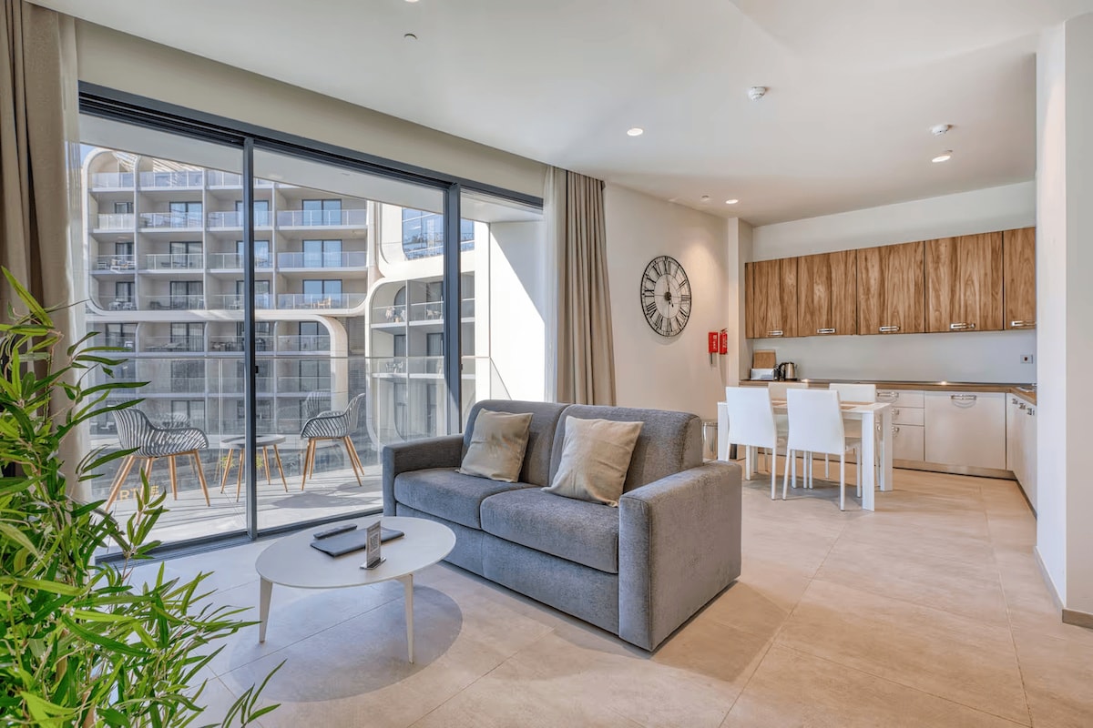 Modern 1BR Apt | Mercury Towers, Near Mall & Shops