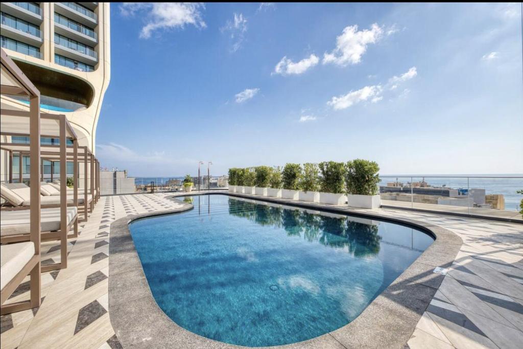 Official Mercury 1BR Suite with Pool Access by 360 Estates