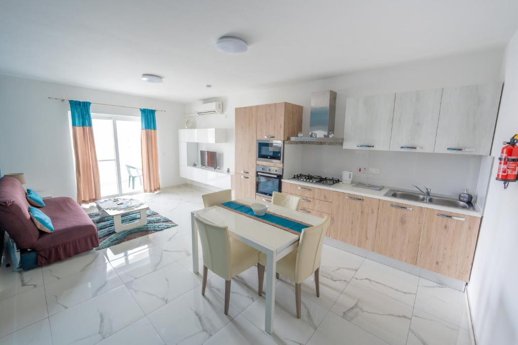 Stylish, Modern & Spacious 1BR Apartment close to Salina Bay - Bugibba