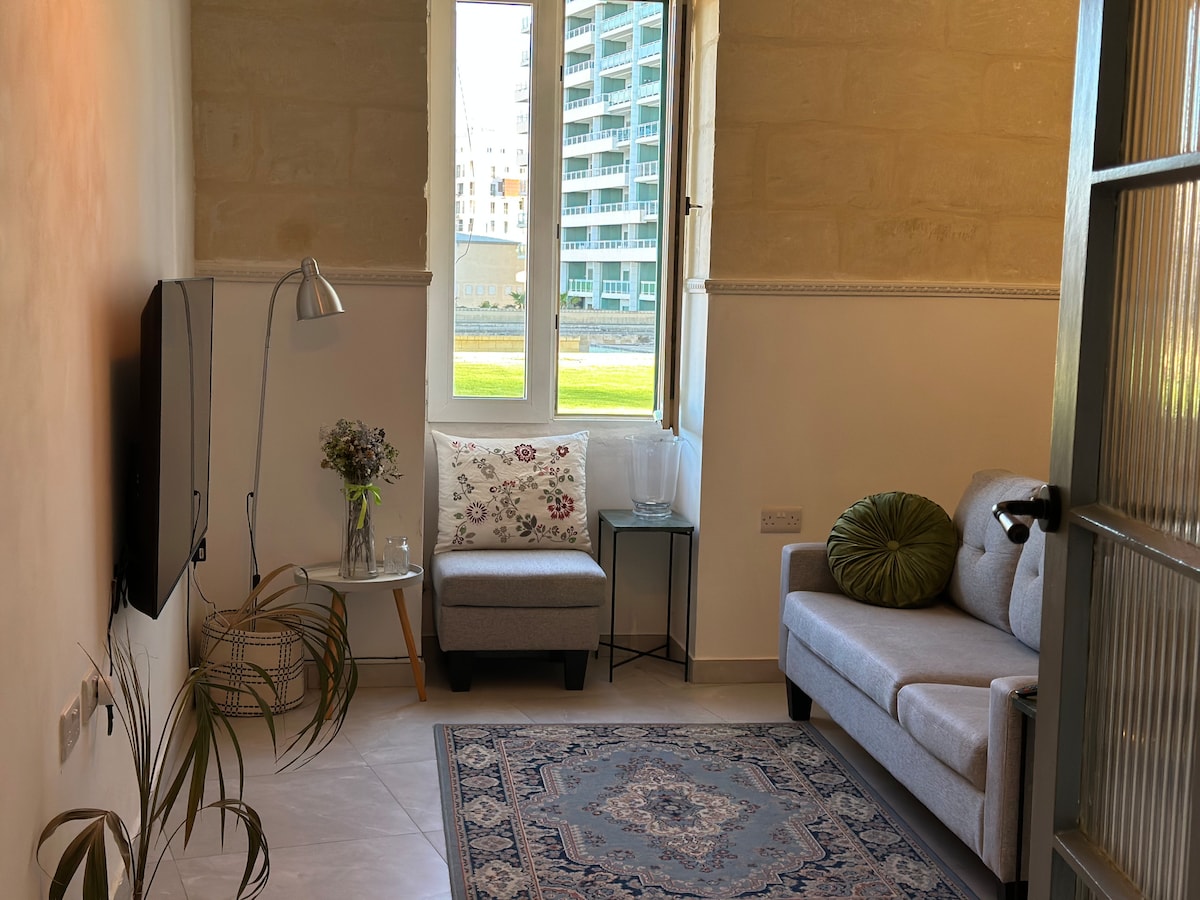 Charming Private 2BR Seaside Home in Sliema