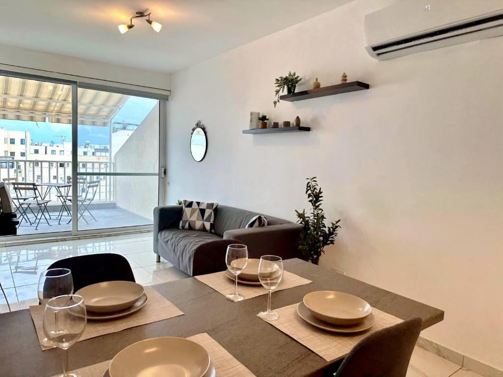 Penthouse with views of Msida Yacht Marina and Valletta