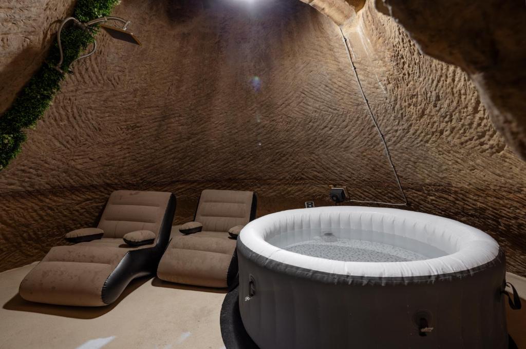 Luxury Cave Spa Apartment by the Sea Senglea