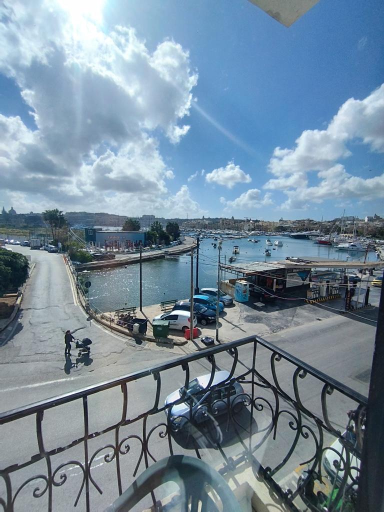 Seafront Apt / views of Valletta & Manoel Island