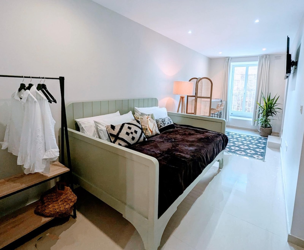 Andrews Valletta Pad