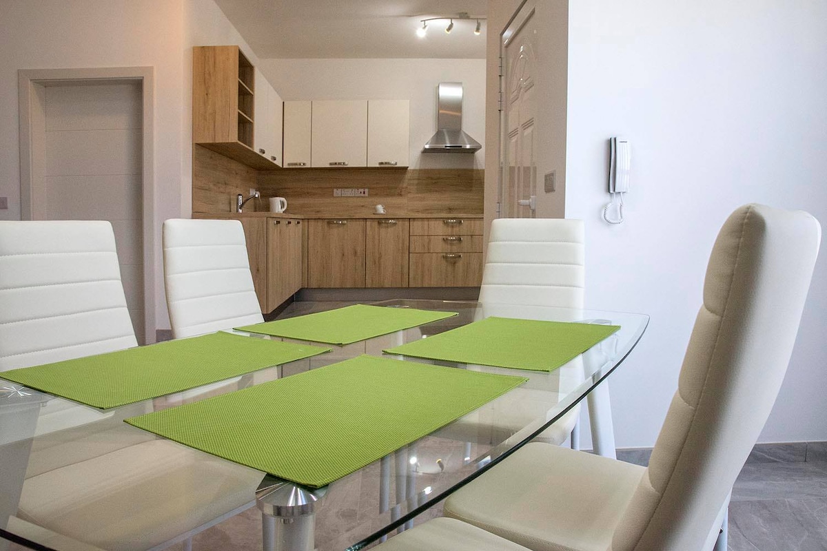 Luxury, style and a quiet location