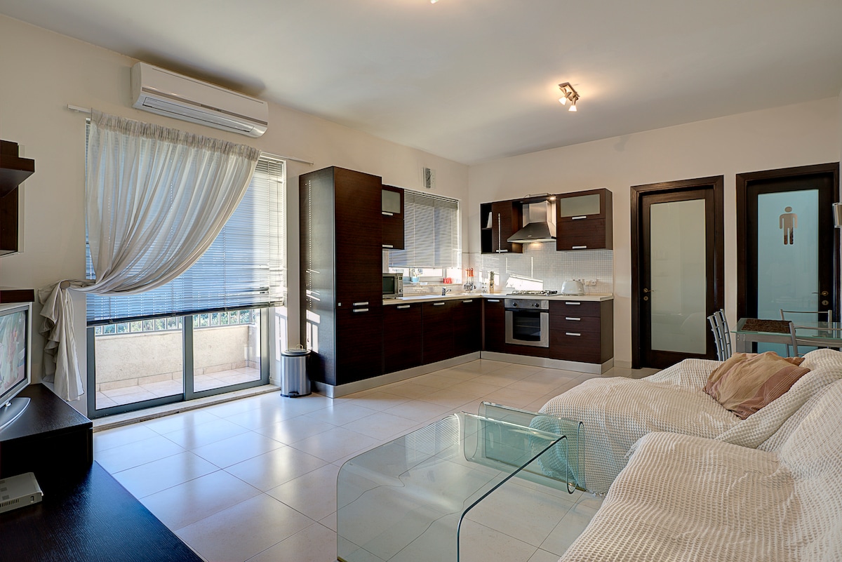 Bus stops Beaches & Restaurants