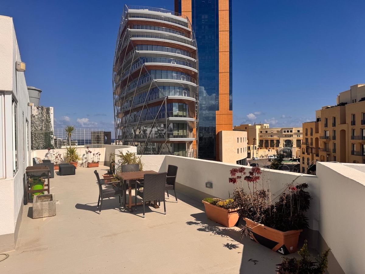 Modern 1BR Penthouse in Central St Julian’s