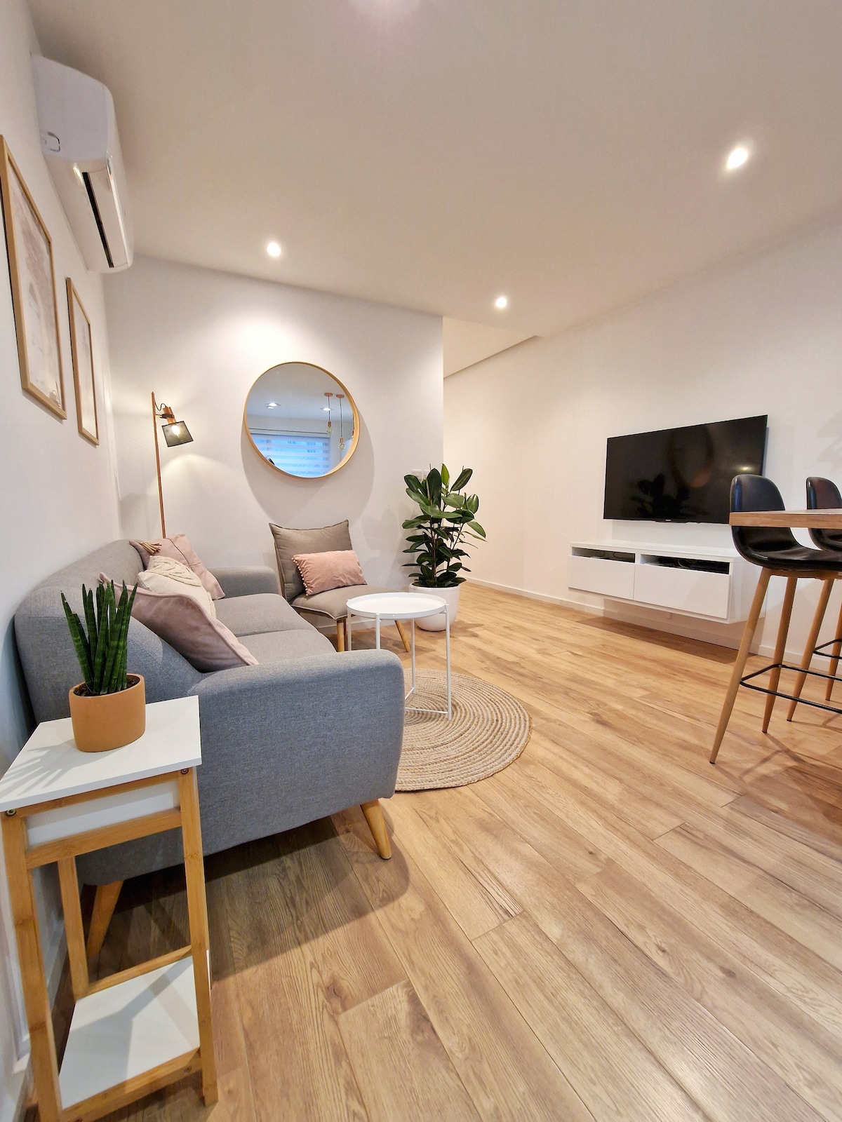 Spacious Modern Design 1BR APT