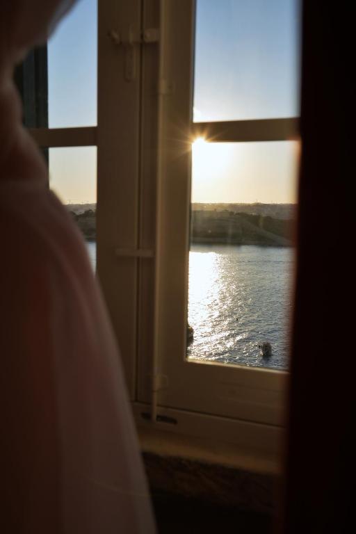 Grand Terrace 5 by Vallettastay