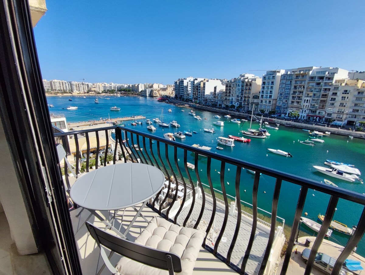 Spinola Bayview Apartment