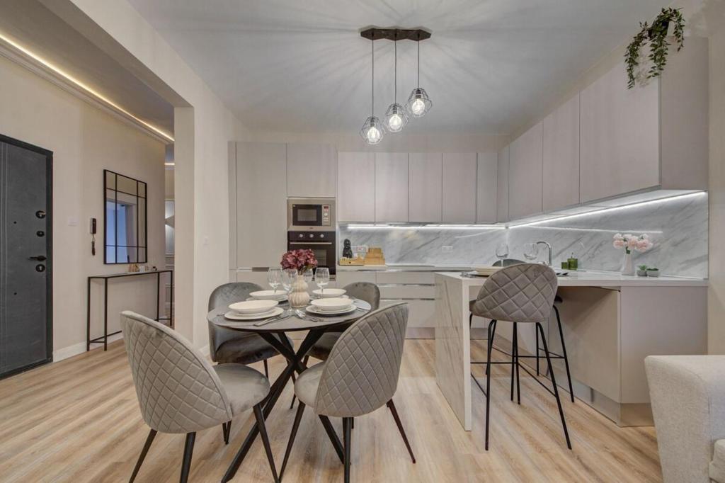 Central 3BR Escape Walk to Everything