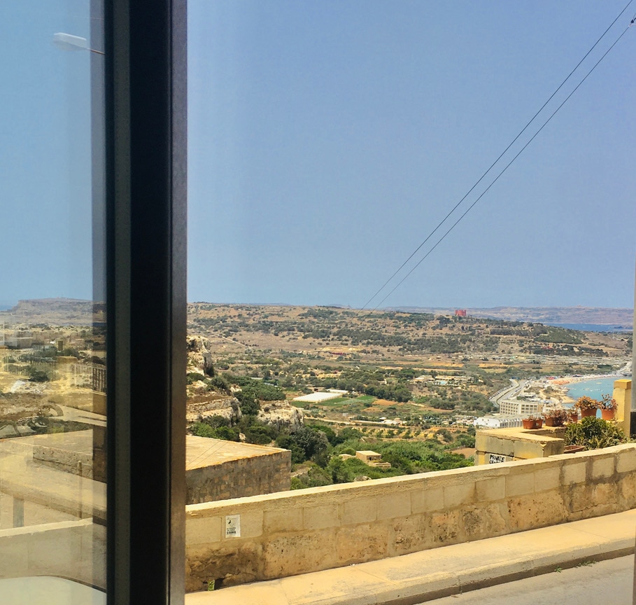 Apart1- stunning sea, country, and sunset views