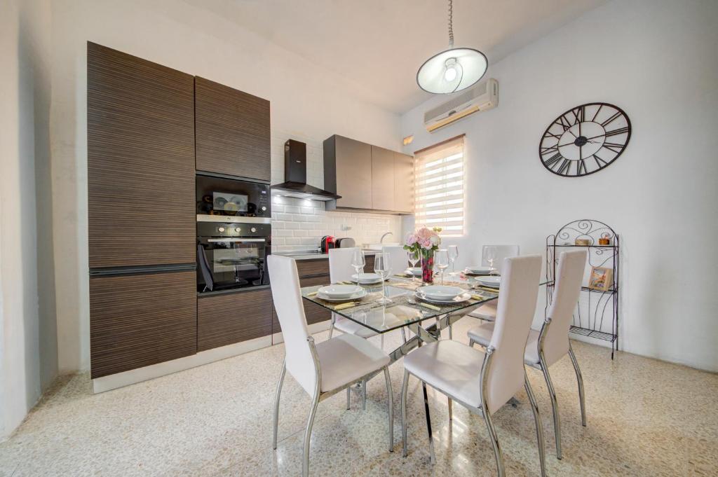 Seaview Promenade Maisonette 3BR 2BA