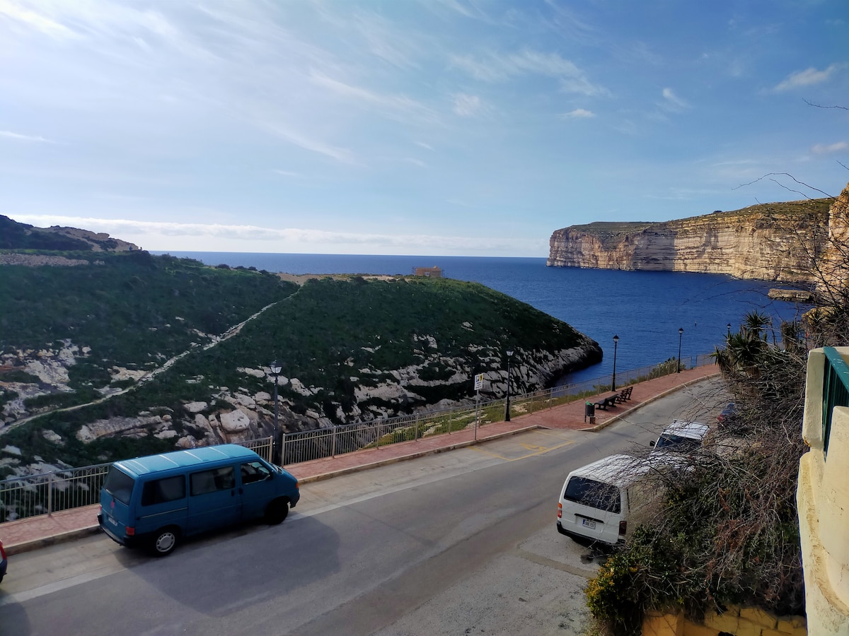 Widok morski i zachód słońca | wieś Xlendi | 3 osoby