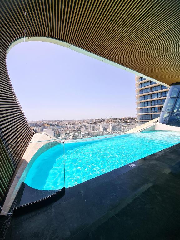 Mercury One Bedroom Haven with Fantastic Views