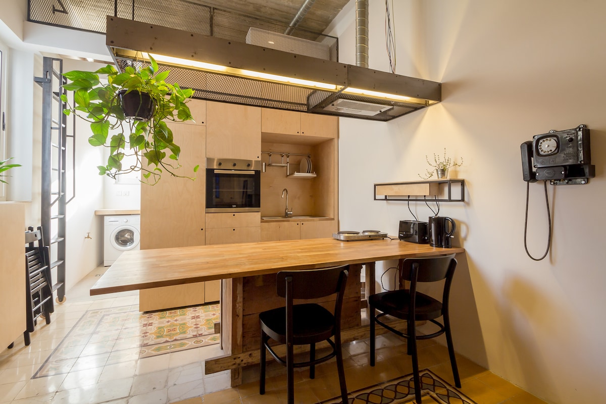 Quirky unique studio-apartment