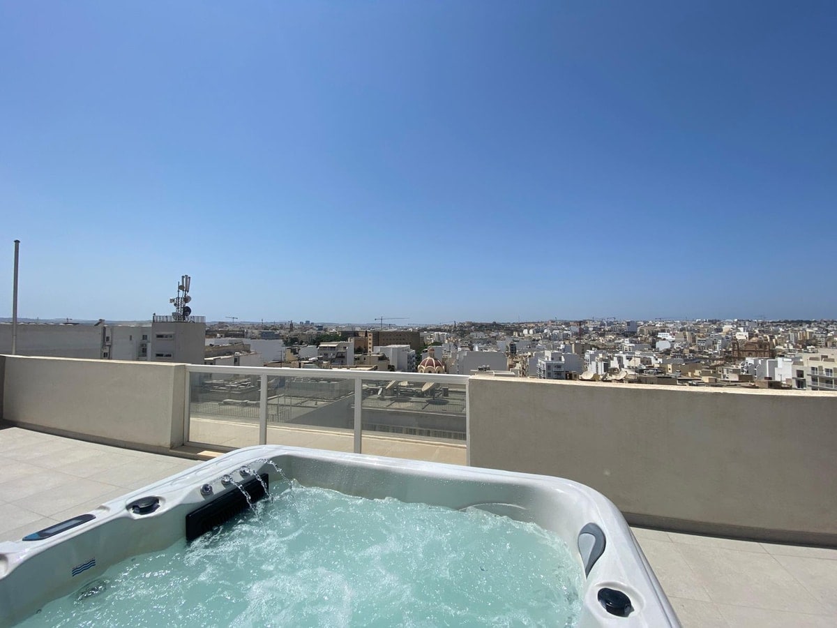 Pieta Penthouse•Relax in Jacuzzi•Enjoy City Views