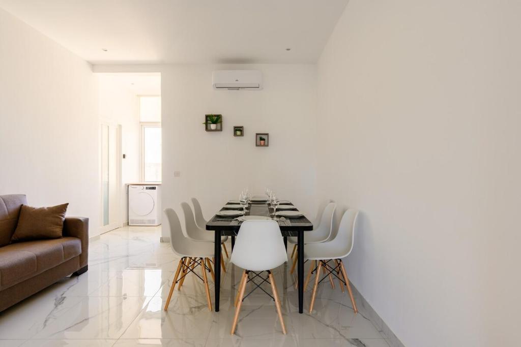 F8 spacious flat Sliema