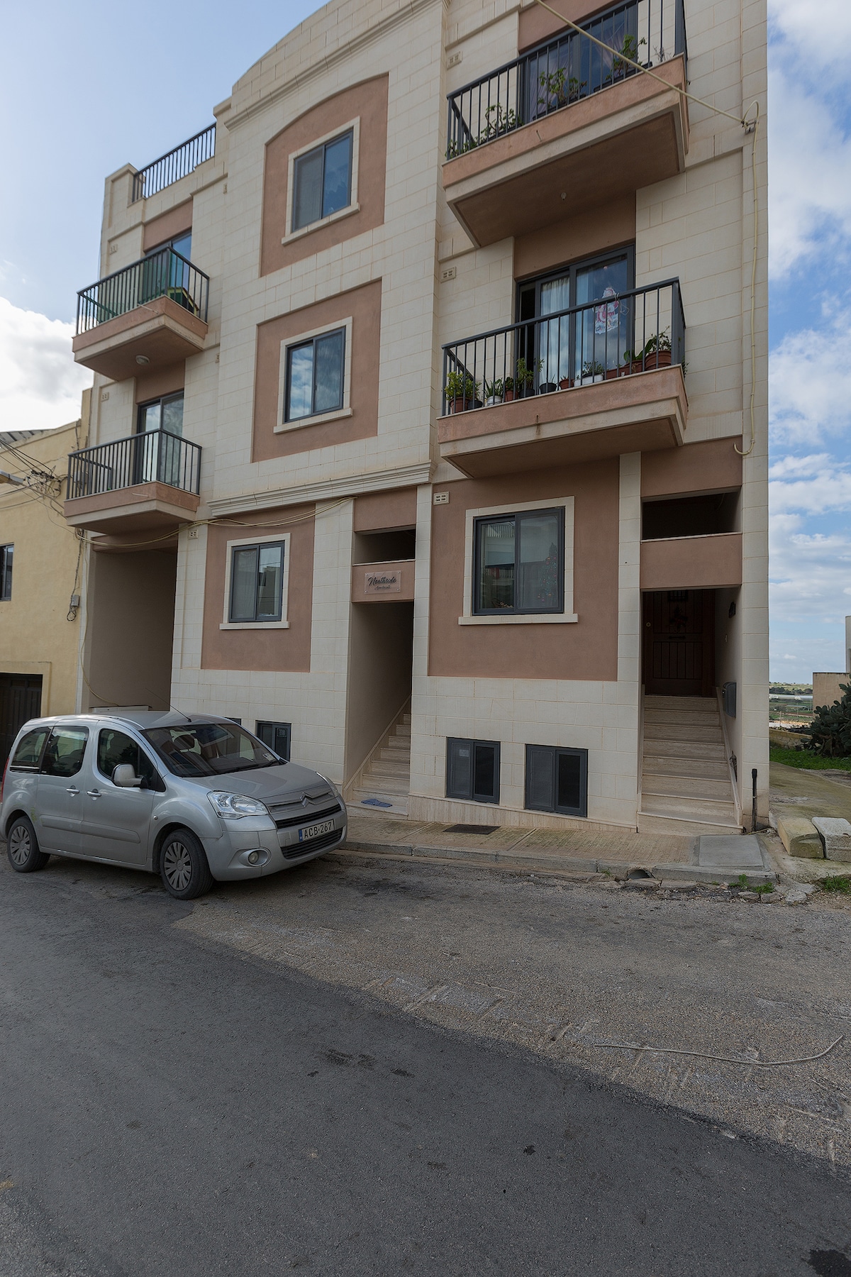 3 bedroom apartment near beaches