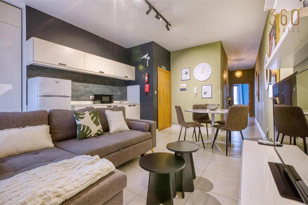 Stylish 1BR home in the Heart of It All, Paceville by 360 Estates