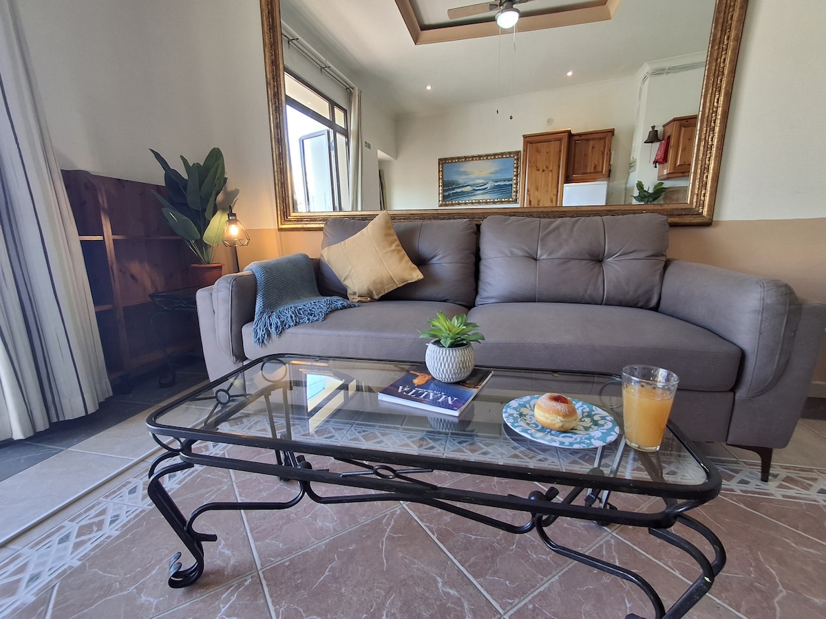 Seafront guest house -Twin Room w ensuite and AC